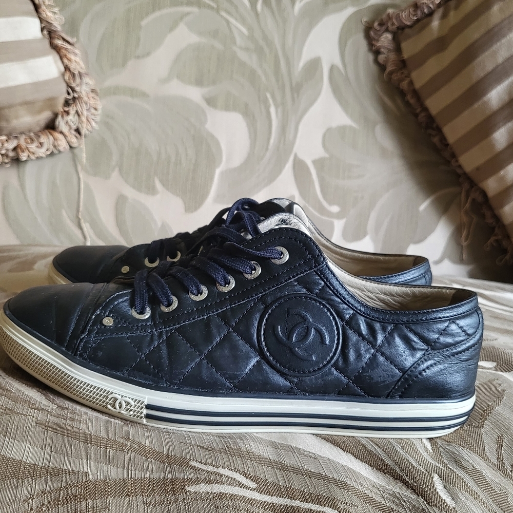 Chanel black quilted leather cc low top sneakers - Picture 5 of 8